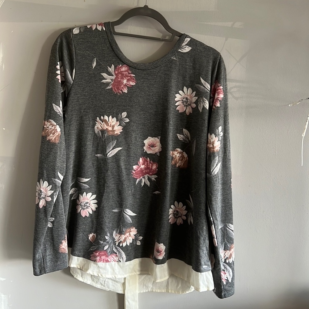 Flower top with cute back